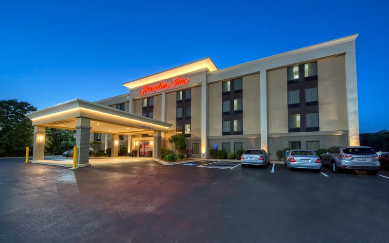 Hampton Inn Hot Springs, a chain hotel a short drive from the hot springs bathhouses in Hot Springs, Arkansas